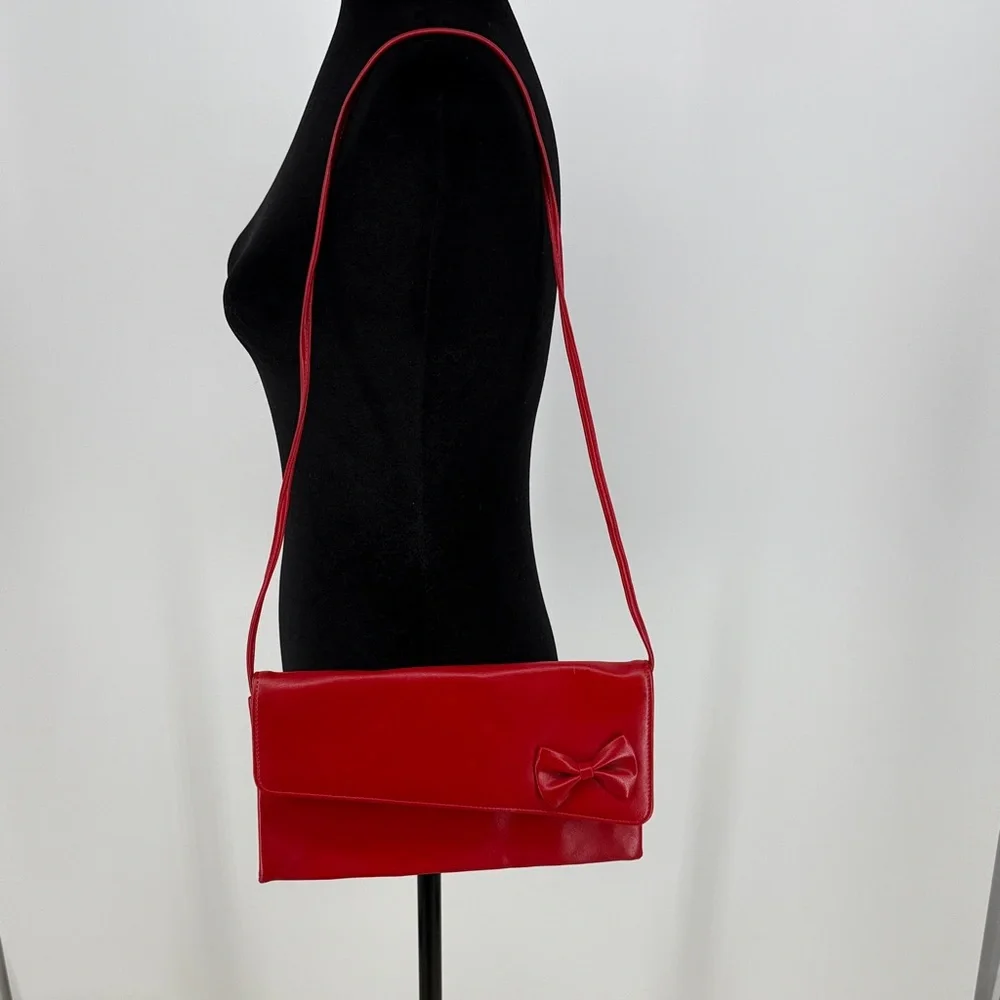 Vtg Red Women's Shoulder Bag with bow & mirror inside